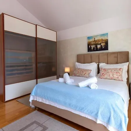 Spacious Radevenjic With Outdoor Pool Villa *