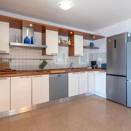 Villa Spacious Radevenjic With Outdoor Pool *