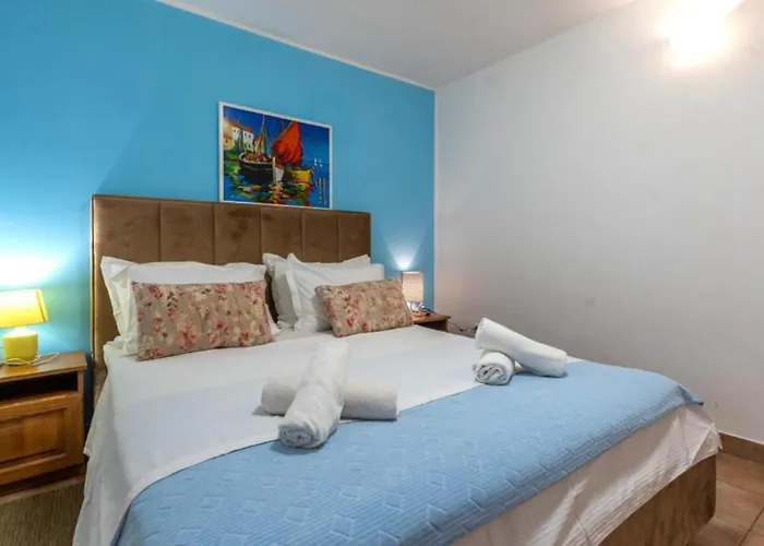 Villa Spacious Radevenjic With Outdoor Pool