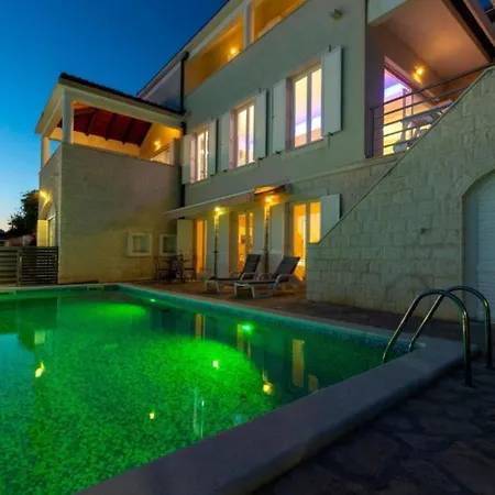 Spacious Radevenjic With Outdoor Pool *