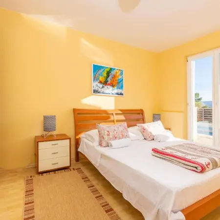 Spacious Radevenjic With Outdoor Pool
