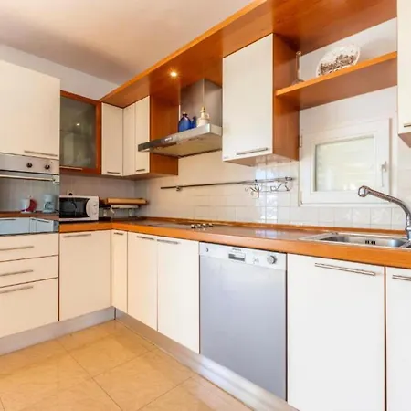 Spacious Radevenjic With Outdoor Pool
