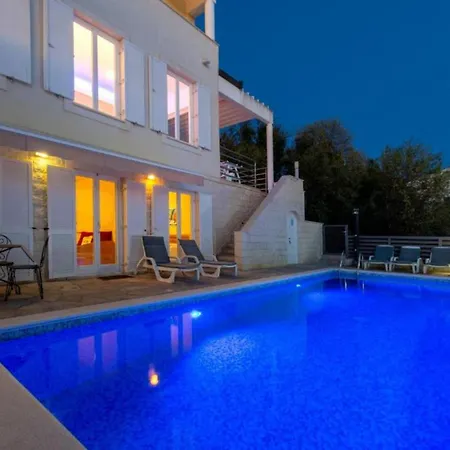 Spacious Radevenjic With Outdoor Pool *