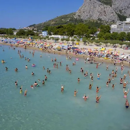 Вілла Spacious Radevenjic With Outdoor Pool